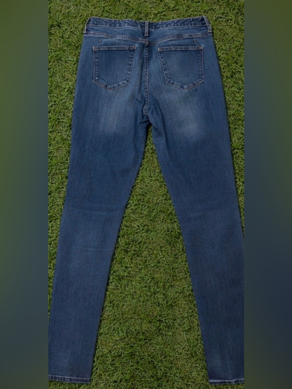 Classic Women's Mossimo Mid-Blue Skinny Jeans Size 31 in. - Picture 2 of 2